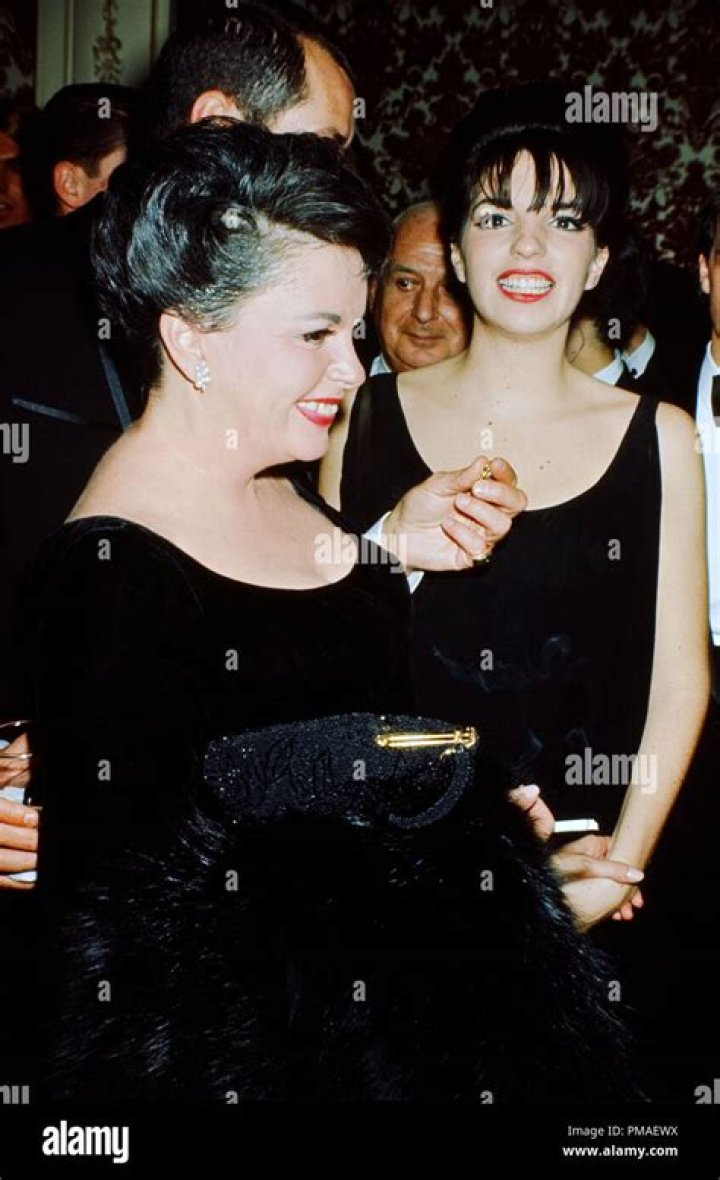 Liza Minnelli and Judy Garland pictured on December 18, 1964 in New
