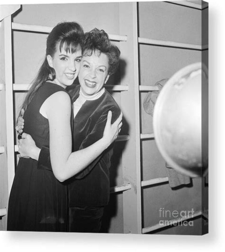 Liza Minnelli moves Judy Garland&rsquo;s remains from New York to Los Angeles