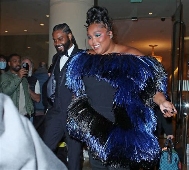 Lizzo Accused Of CHEATING With Boyfriend Myke Wright He Was Still