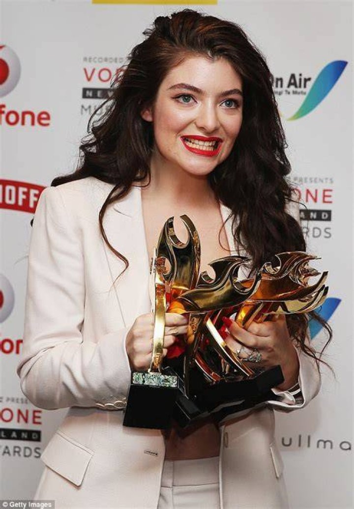 Lorde beams with boyfriend James Lowe before New Zealand Music Awards