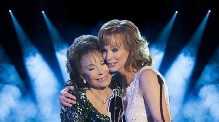 Loretta Lynn Dies Dolly, Reba + More Share Memories