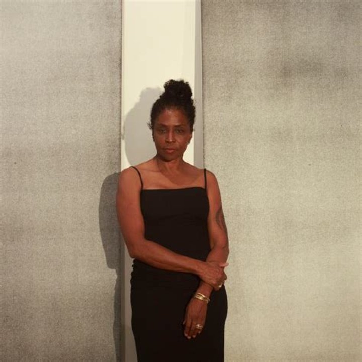 Lorna Wells&rsquo; biography who is Cedric the Entertainer married to