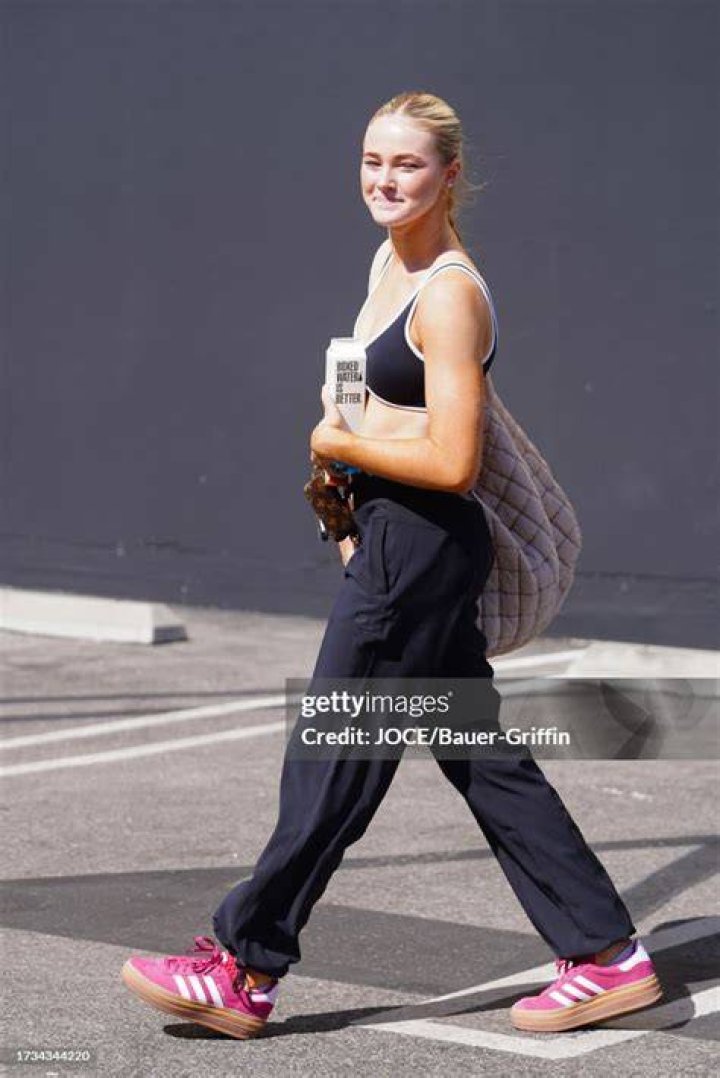LOS ANGELES, CA. October 19, 1999 "Friends" star Matthew Perry