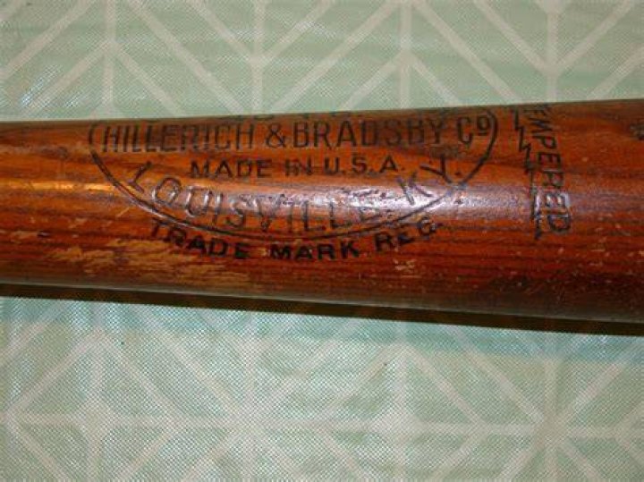 Lot Detail Vintage Hillerich & Bradsby Louisville Slugger 40 B.R