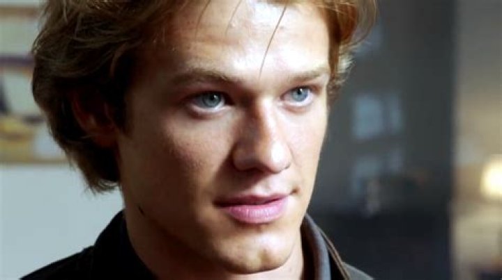 Lucas Till as MacGyver in the MacGyver reboot Macgyver 2016, Lucas Till