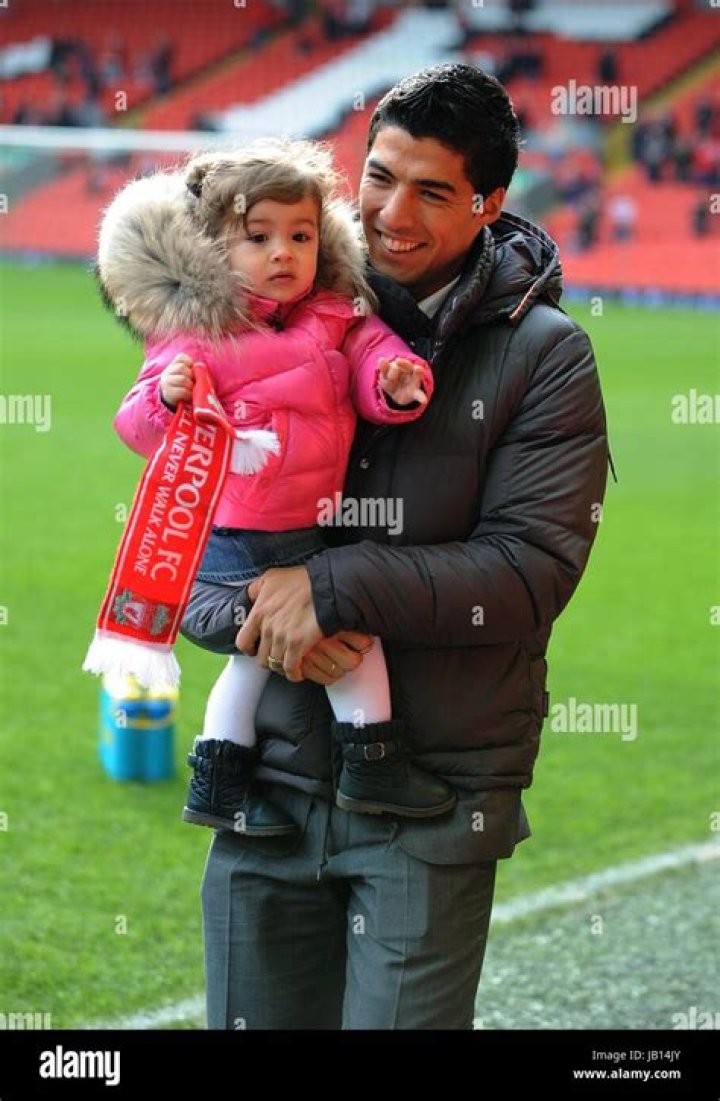 LUIS SUAREZ DAUGHTER DELFINA LIVERPOOL V LIVERPOOL V MANCHESTER UNITED