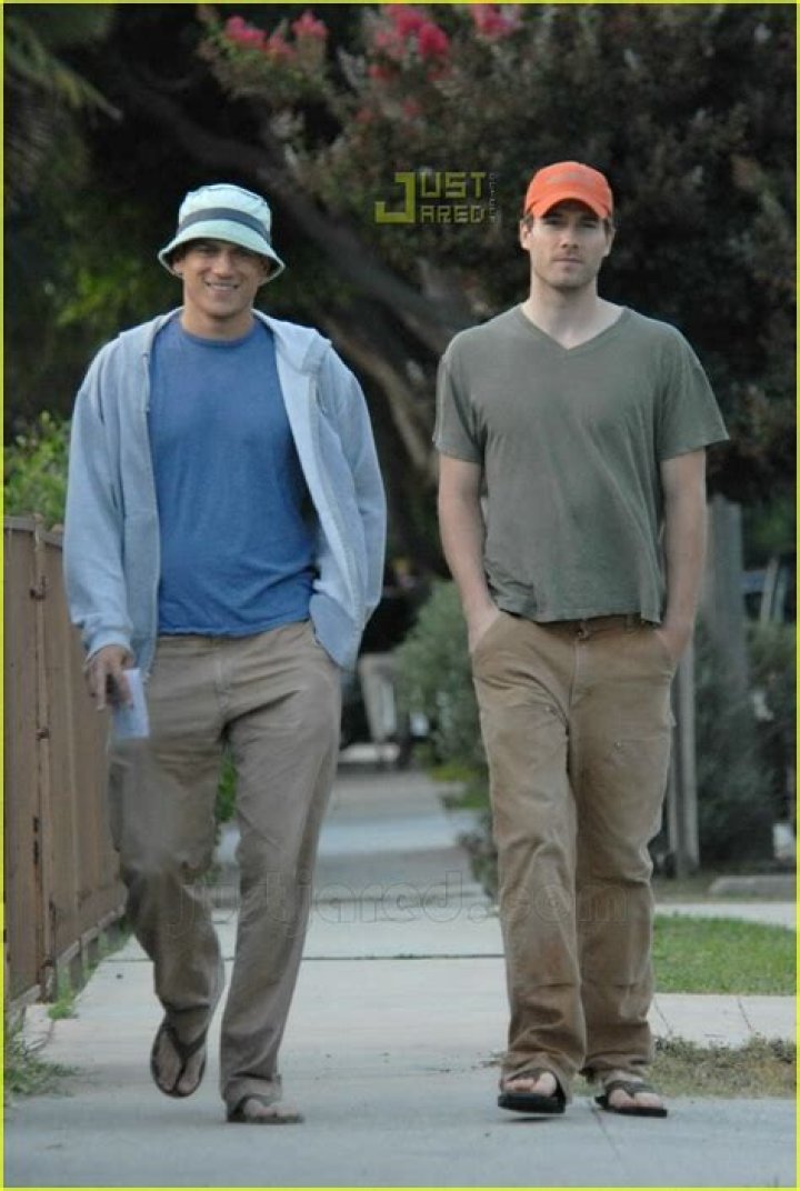 Luke MacFarlane Steps Out with Wentworth Miller Photo 547741 Photos