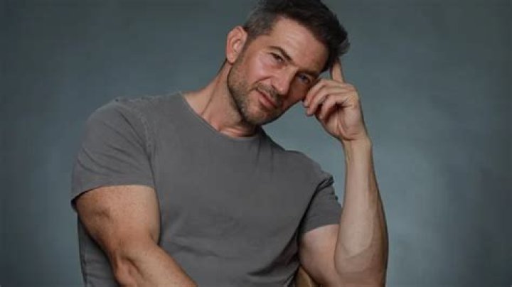 Luke Roberts Bio, Age, Wiki, Height, Education, Family, Wife, and Net Worth
