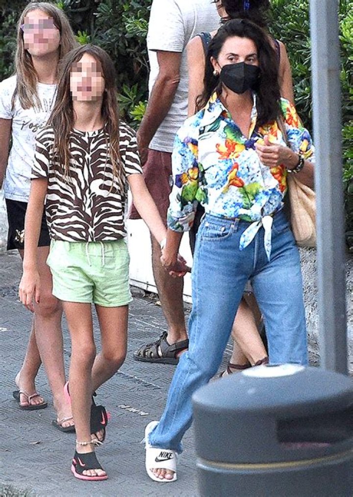 Luna Encinas Cruz (Penelope Cruz's Daughter) Wiki & Biography