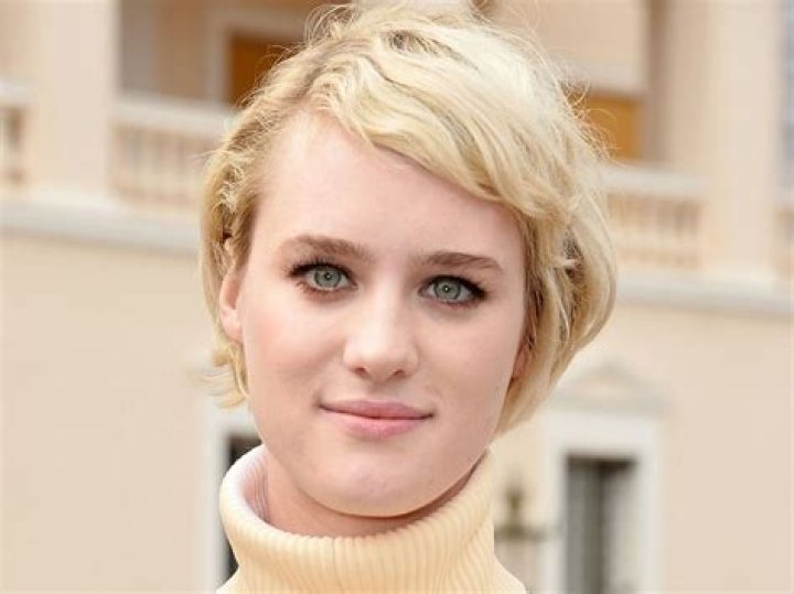 Mackenzie Davis Bio, Net worth, Height, Weight, Boyfriend, Affair