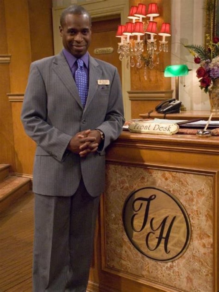 Make Mr. Mosby Manager at The White Lotus r/WhiteLotusHBO