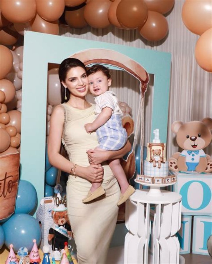 Marc Anthony&rsquo;s Wife Nadia Ferreira Announces Pregnancy 2 Weeks After