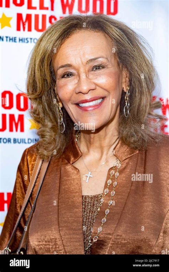 Marilyn McCoo's Biography Wall Of Celebrities