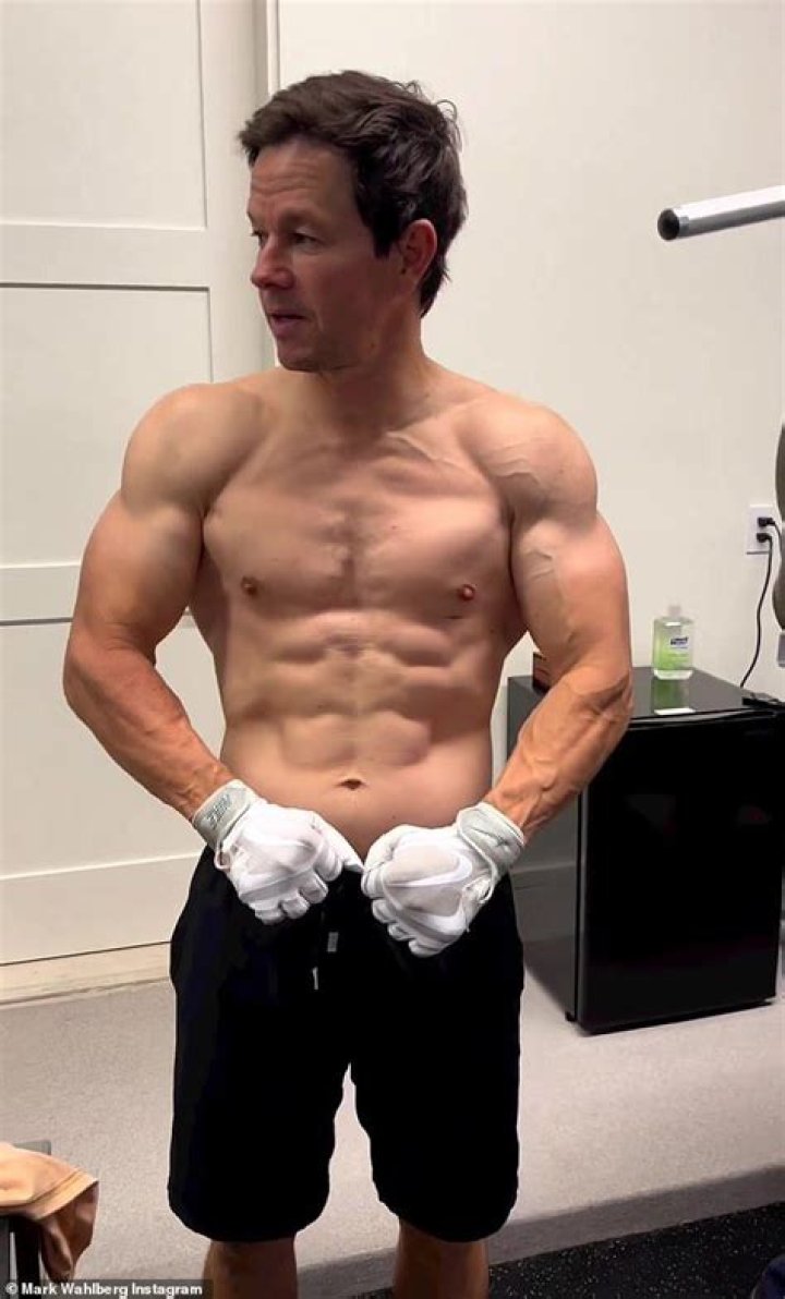 Mark Wahlberg Muscle, Actor Mark Wahlberg, Donnie Wahlberg, Mark