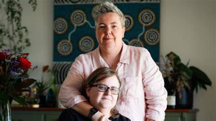 Mature 40 Lesbian Telegraph