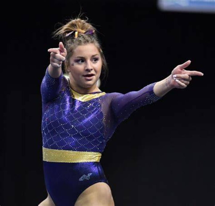 McKenna Kelley shakes off cold to help LSU gymnastics team on floor