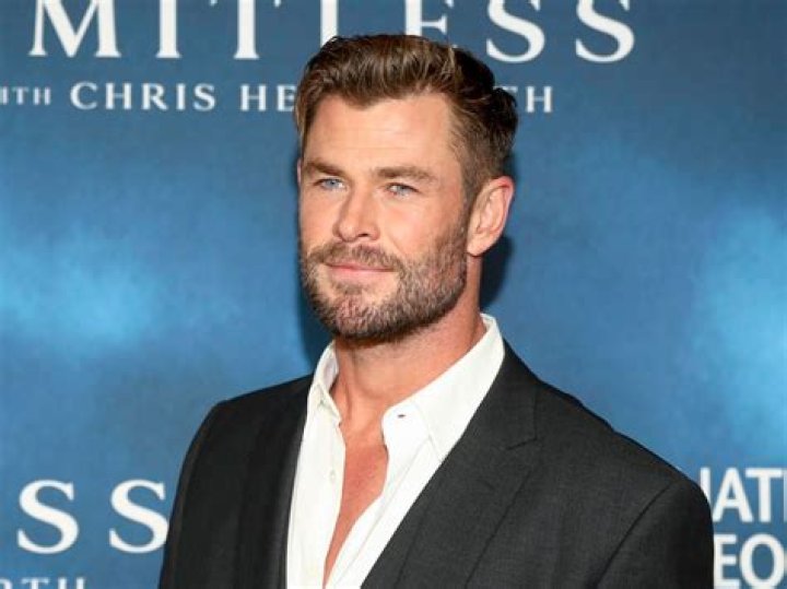 &mdash; 19 Of Chris Hemsworth's Cutest Instagram Photos...
