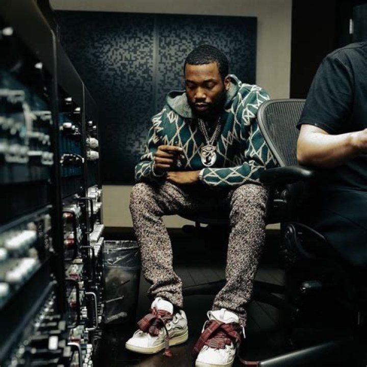 Meek Mill Freestyles Over "Ain't Gon' Let Up"