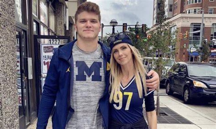Meet Melissa Hutchinson, The Smokeshow Mom Of Michigan DE Aidan
