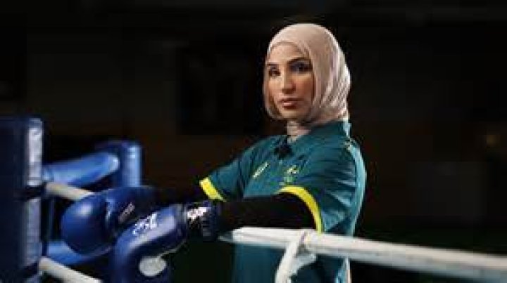 Meet the Muslim boxer on a mission to feed 75,000 refugee kids each day