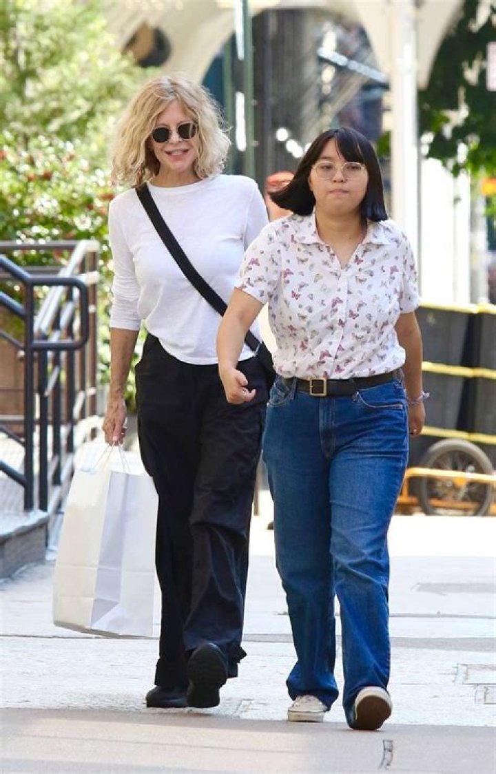 Meg Ryan and Her Mom 10 Famous Family Feuds Purple Clover