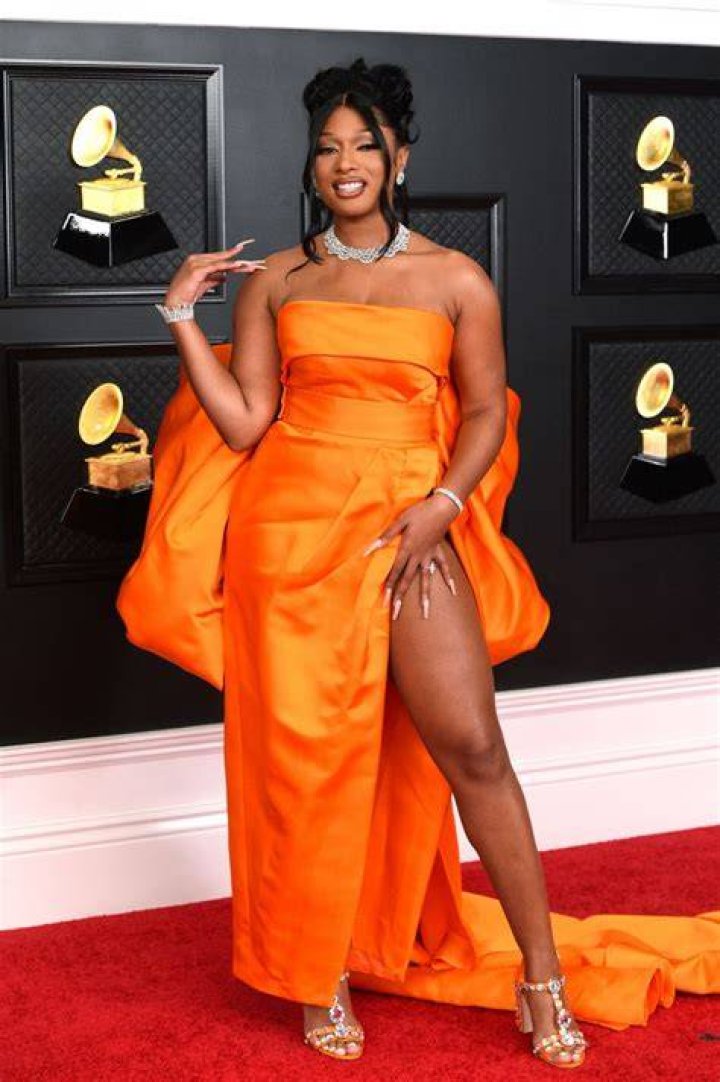 Megan Thee Stallion Grammys 2021 / P4s Qy Lwf7w0m People show march