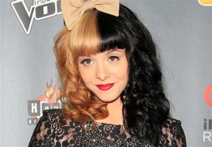 Melanie Martinez Upsets Some Fans Over 400 'MeetandGreet' &mdash; with a Hologram