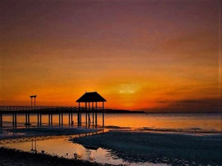 Menikmati Sunset di Pantai Lakeba Baubau Indonesia Traveler