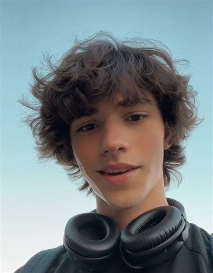 Messy Hair Boy, Boys With Curly Hair, Brown Hair Male, Men Haircut
