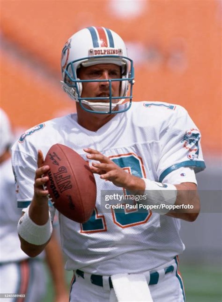 Miami Dolphins quarterback Dan Marino and his new wife Claire Veazey