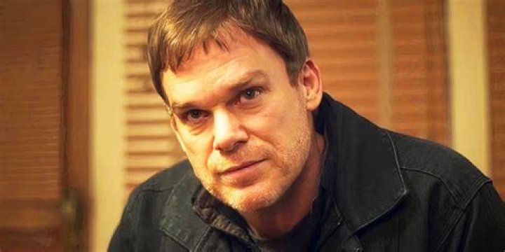 Michael C. Hall and novelist girlfriend enjoy an amorous stroll around