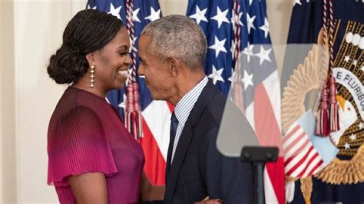 Michelle Obama tiết lộ hai con g&aacute;i của b&agrave; được thụ tinh trong ống