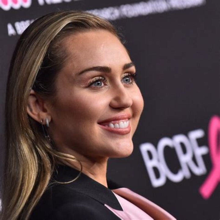 Miley Cyrus Bra Size and Body Measurements Miley cyrus photoshoot