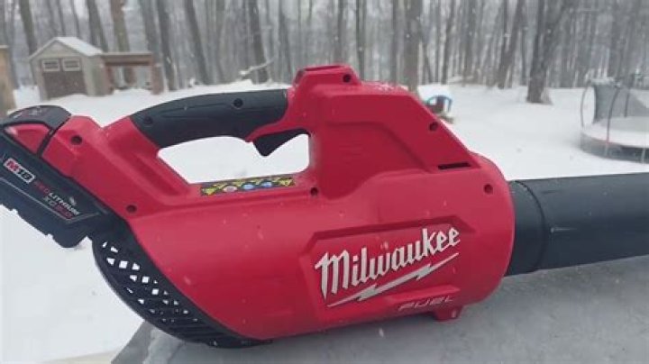 Milwaukee M18 Gen 1 Blower vs. The Snow 🌨️ YouTube