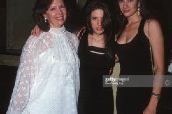 Mira Sorvino Mother Who is Mira Sorvino's mother Lorraine Davis? ABTC