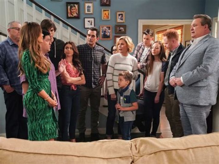 Modern Family &Sigma;&upsilon;&gamma;&kappa;&lambda;&omicron;&nu;ί&zeta;&epsilon;&iota; &eta; &nu;&epsilon;&alpha;&rho;ή &pi;&rho;&omega;&tau;&alpha;&gamma;&omega;&nu;ί&sigma;&tau;&rho;&iota;&alpha; &tau;&eta;&sigmaf; &sigma;&epsilon;&iota;&rho;ά&sigmaf;