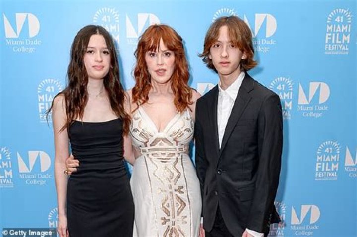 Molly Ringwald Children How many Kids does Molly Ringwald Have? ABTC