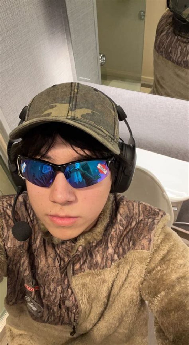 MOTOMAMI on Twitter "RT 7RINGPINKS POV you carry kpop"
