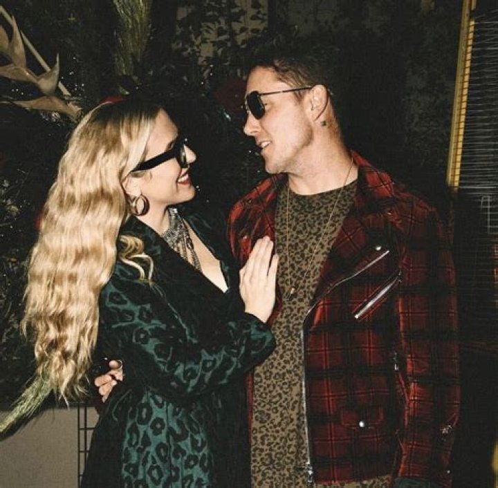 M.shadows And Valary Sanders Shadows, is an american singer and songwriter. Quantovaicustar