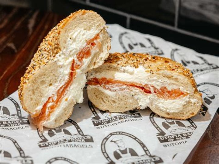 Murray&rsquo;s Bagels in New York has relented on its controversial no