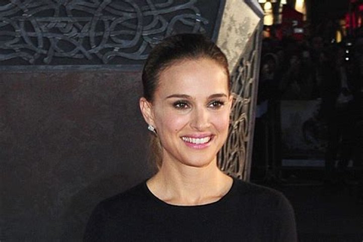 Natalie Portman Suggests Sharing Salary Details With Other Actresses