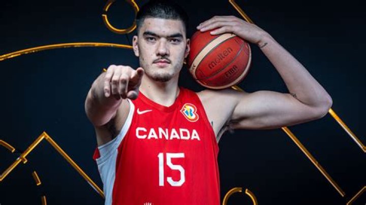 NCAA Zach Edey nomm&eacute; joueur de l'ann&eacute;e dans la NCAA RDS.ca