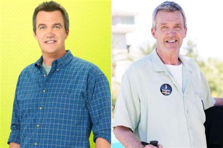 Neil Flynn as Mike on The Middle Hallmark Channel