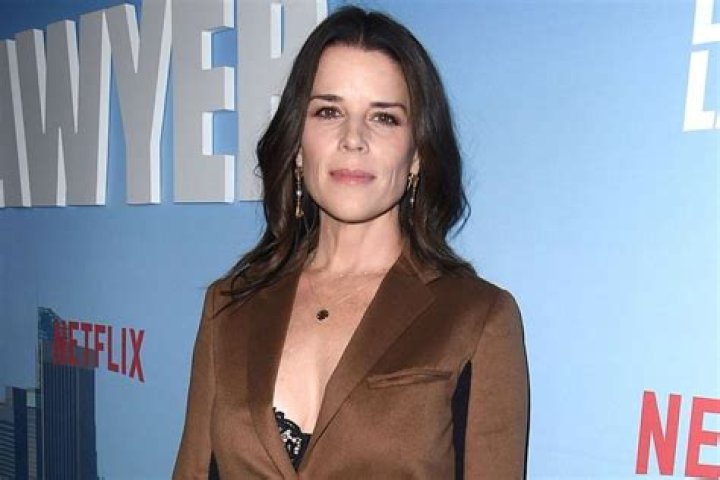 Neve Campbell Height How tall