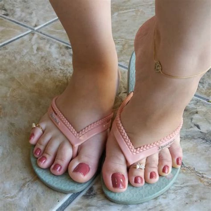 Nice Toes, Pretty Toes, Feet Soles, Women's Feet, Painted Toe Nails