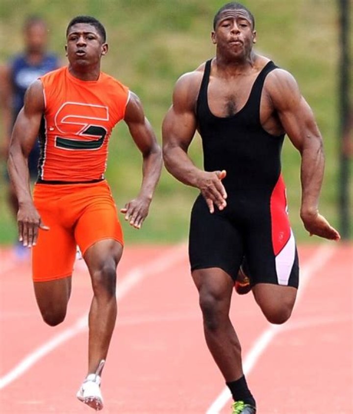Nick Chubb (UGA Senior RB) squatting 600 lbs r/CFB