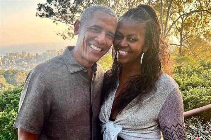 Obama posts family photo on Valentine&rsquo;s Day &lsquo;To the three who never