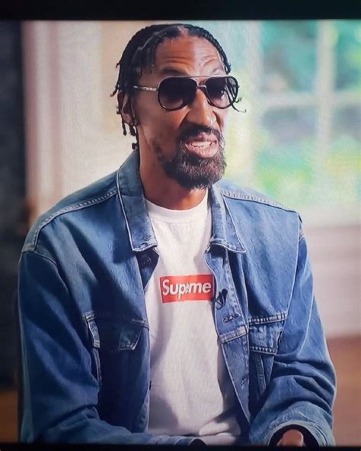 Oh Scottie Pippen looks like Chester Cheetah r/funny