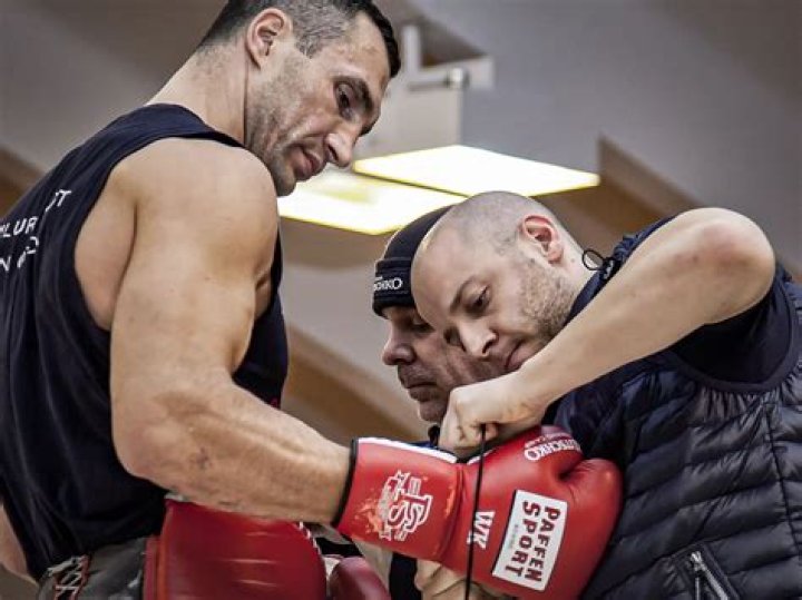 OnlyF*ns boxing beef continues as Astrid Wett spray paints on Alexia