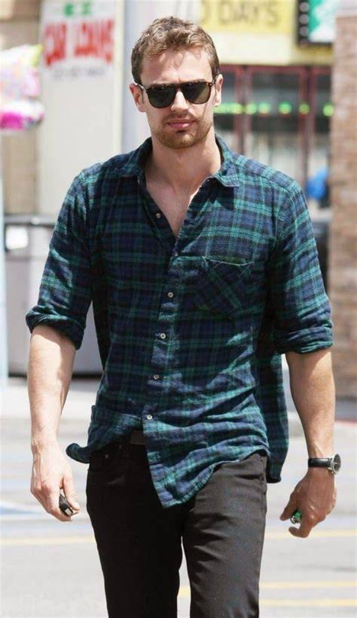 Out & About Theo James Working Out in Atlanta Theo james